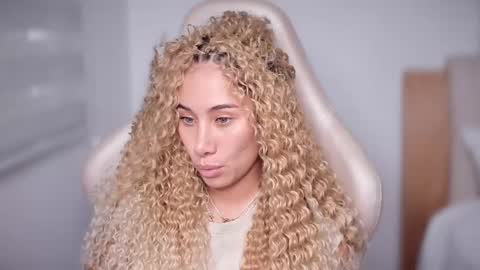 Snapshot of soytulu_ chatting on 02.11.25 brisa s online show from 02.11.25