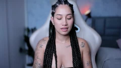 Snapshot of soytulu_ chatting on 11.23.25 brisa s online show from 11.23.25