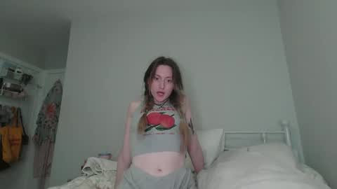 Snapshot of sp8cebunni99 chatting on 10.04.25 Margo online show from 10.04.25