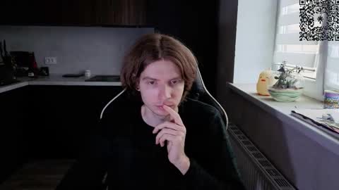 Snapshot of spaisenok chatting on 11.05.25 Mike online show from 11.05.25