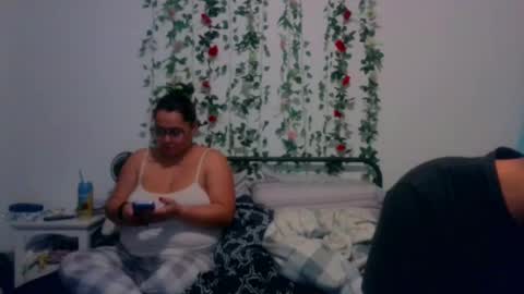 Snapshot of spanishcouple4255 chatting on 10.23.25 spanishcouple4255 online show from 10.23.25