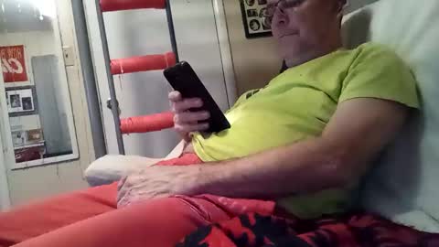 Snapshot of sparkyspeedway chatting on 12.16.25 sparkyspeedway online show from 12.16.25