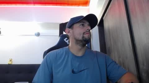 Snapshot of spartacus_cam chatting on 02.01.26 online show from 02.01.26