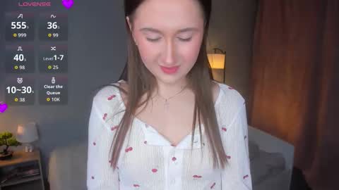 Snapshot of spiceofalex chatting on 11.29.25 Elva online show from 11.29.25