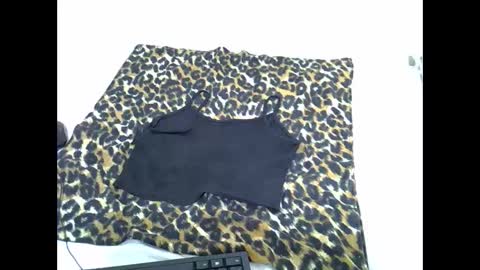 Snapshot of spicy_kittie chatting on 11.01.25 Kittle online show from 11.01.25