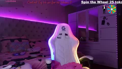 Snapshot of spicygirls chatting on 09.29.25 Alicia online show from 09.29.25