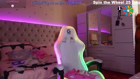 Snapshot of spicygirls chatting on 10.17.25 Alicia online show from 10.17.25