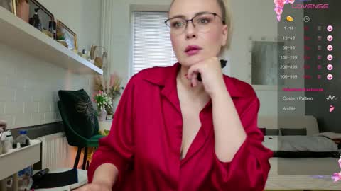 Snapshot of spicyhotmilf chatting on 10.04.25 Lexsy online show from 10.04.25