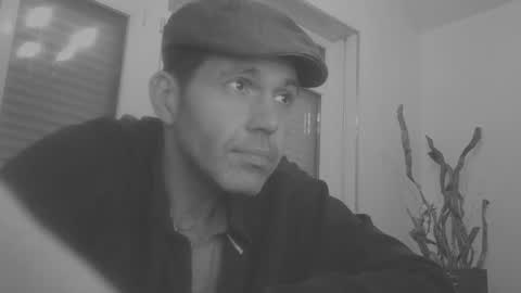 Snapshot of spliffray chatting on 12.13.24 spliffray online show from 12.13.24