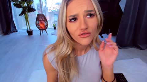 Anna online show from 01.11.25