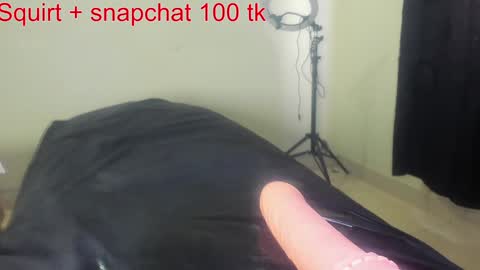 Snapshot of squirtle_girl chatting on 12.25.24 Lizzy online show from 12.25.24
