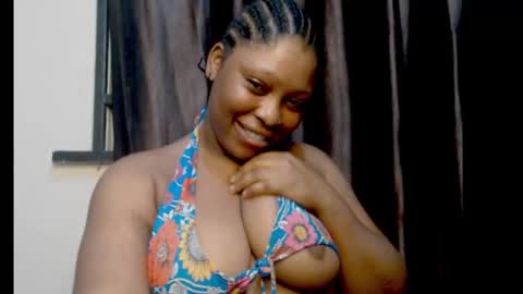 Snapshot of squirtyqueenxx chatting on 09.19.25 gold online show from 09.19.25