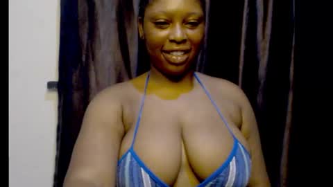 Snapshot of squirtyqueenxx chatting on 09.24.25 gold online show from 09.24.25