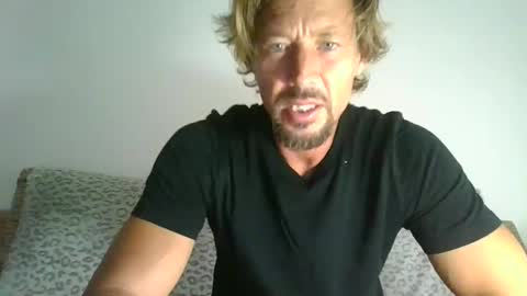 Snapshot of st_amor chatting on 09.11.25 St Amor online show from 09.11.25
