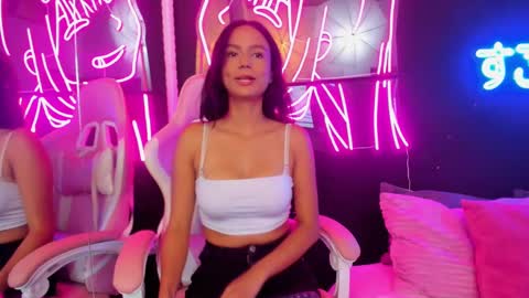 Snapshot of staarlightt chatting on 11.17.25 staarlightt online show from 11.17.25