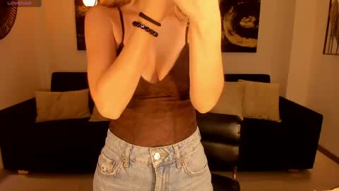 Snapshot of staceywood_ chatting on 05.23.26 Stacy Woods online show from 05.23.26