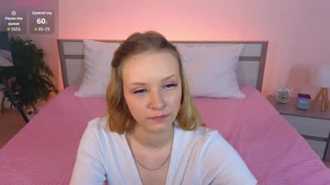 Snapshot of staceyyjones chatting on 04.25.26 Stacey online show from 04.25.26