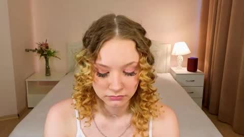 Snapshot of staceyyjones chatting on 05.11.26 Stacey online show from 05.11.26