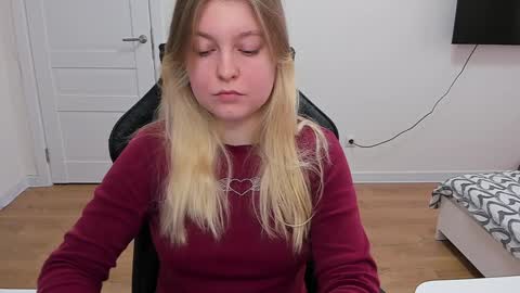 Snapshot of stacy_miraclee chatting on 01.04.25 Stacy online show from 01.04.25