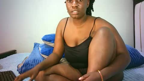 Snapshot of stacyweet chatting on 11.24.25 Stacysweet chocolate online show from 11.24.25