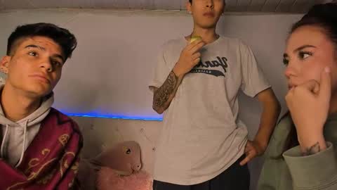 Stand and Rose online show from 02.15.26