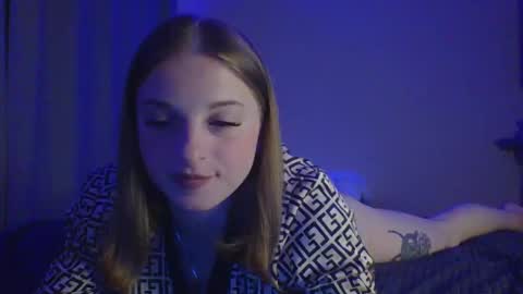 Snapshot of star_girlish chatting on 10.03.25 star_girlish online show from 10.03.25