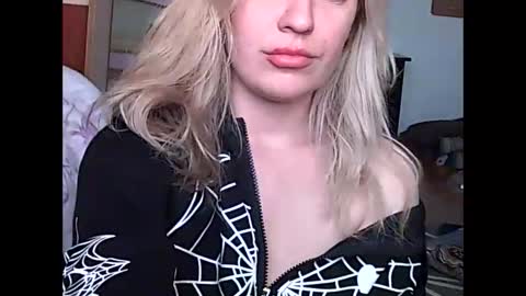 Snapshot of starlesseyes chatting on 11.05.25 starlesseyes online show from 11.05.25