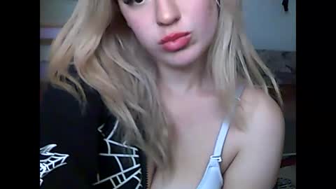 Snapshot of starlesseyes chatting on 11.14.25 starlesseyes online show from 11.14.25