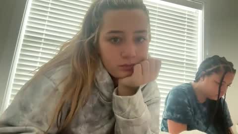 starqueenieee online show from 02.14.25