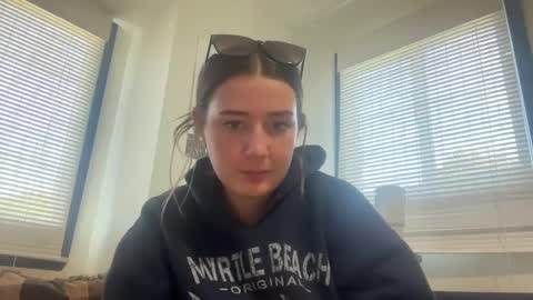 starqueenieee online show from 09.08.25