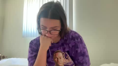 starqueenieee online show from 10.08.25