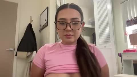 starqueenieee online show from 10.24.25