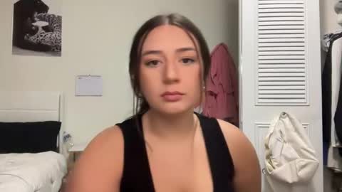 starqueenieee online show from 10.27.25