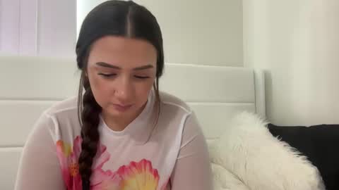 starqueenieee online show from 11.12.25