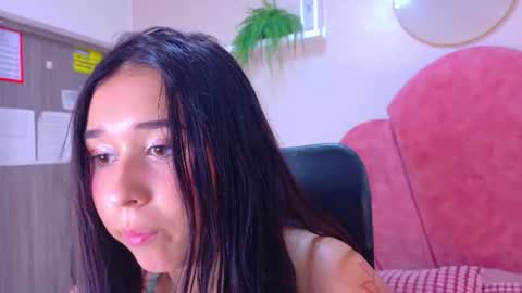 Snapshot of starrmoon__ chatting on 06.25.26 M O O N online show from 06.25.26