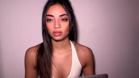 Mia online show from 03.31.26