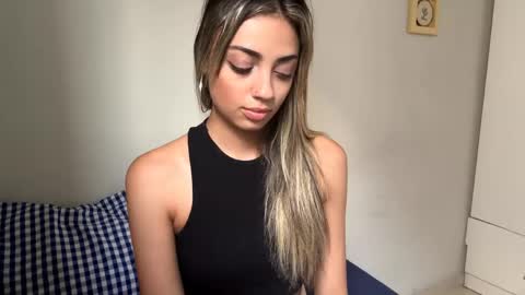 Mia online show from 04.18.26