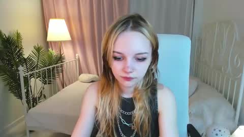 Snapshot of staymonica chatting on 10.05.25 MONICA online show from 10.05.25