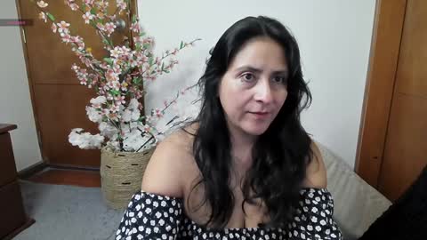 Snapshot of stefaniadiazz_ chatting on 01.04.25 Stafania 3 online show from 01.04.25