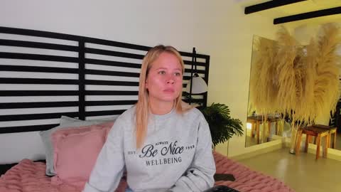 Stefanny   online show from 12.30.24