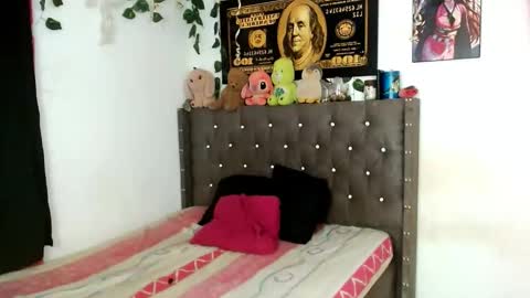 Snapshot of stefanny_2001 chatting on 10.17.25 stefanny beautiful online show from 10.17.25