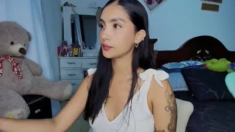 Im MiaIts my first day here  online show from 10.08.25