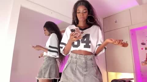 Snapshot of stefannyevans_ chatting on 11.21.25 stefannyevans_ online show from 11.21.25