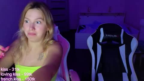 stefany_and_bettany online show from 09.27.25