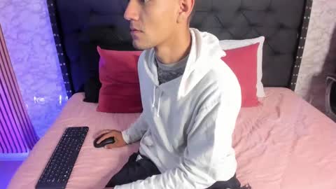 stefany_pablo1 online show from 01.20.25