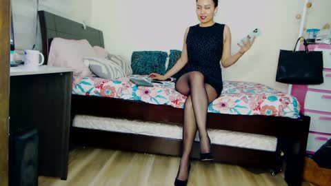 Snapshot of stefi_alizon chatting on 12.02.24 Zuly online show from 12.02.24