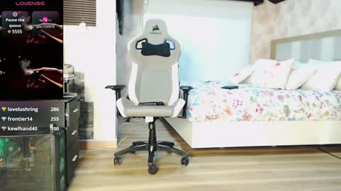 Snapshot of stefi_alizon chatting on 01.17.25 Zuly online show from 01.17.25