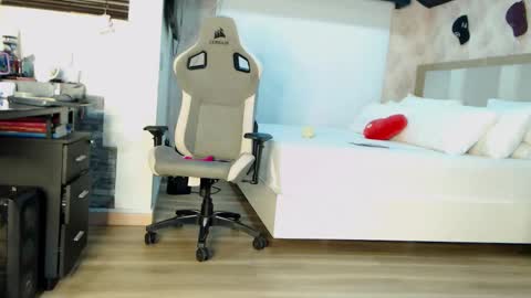 Snapshot of stefi_alizon chatting on 09.14.25 Zuly online show from 09.14.25