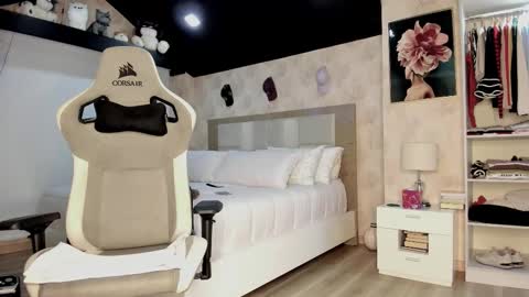 Snapshot of stefi_alizon chatting on 11.18.25 Zuly online show from 11.18.25