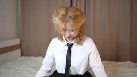 Snapshot of stela_vanila chatting on 10.04.25 Stella online show from 10.04.25